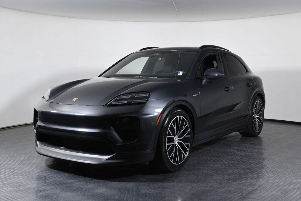 2024 PORSCHE Macan