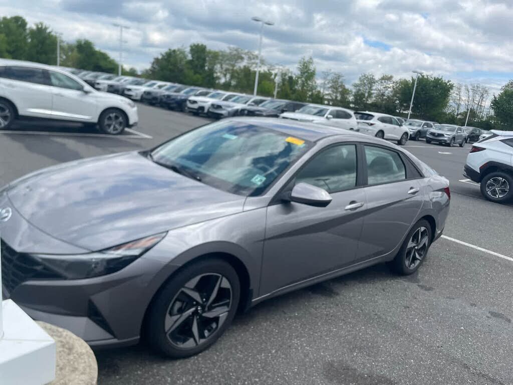 2023 HYUNDAI Elantra
