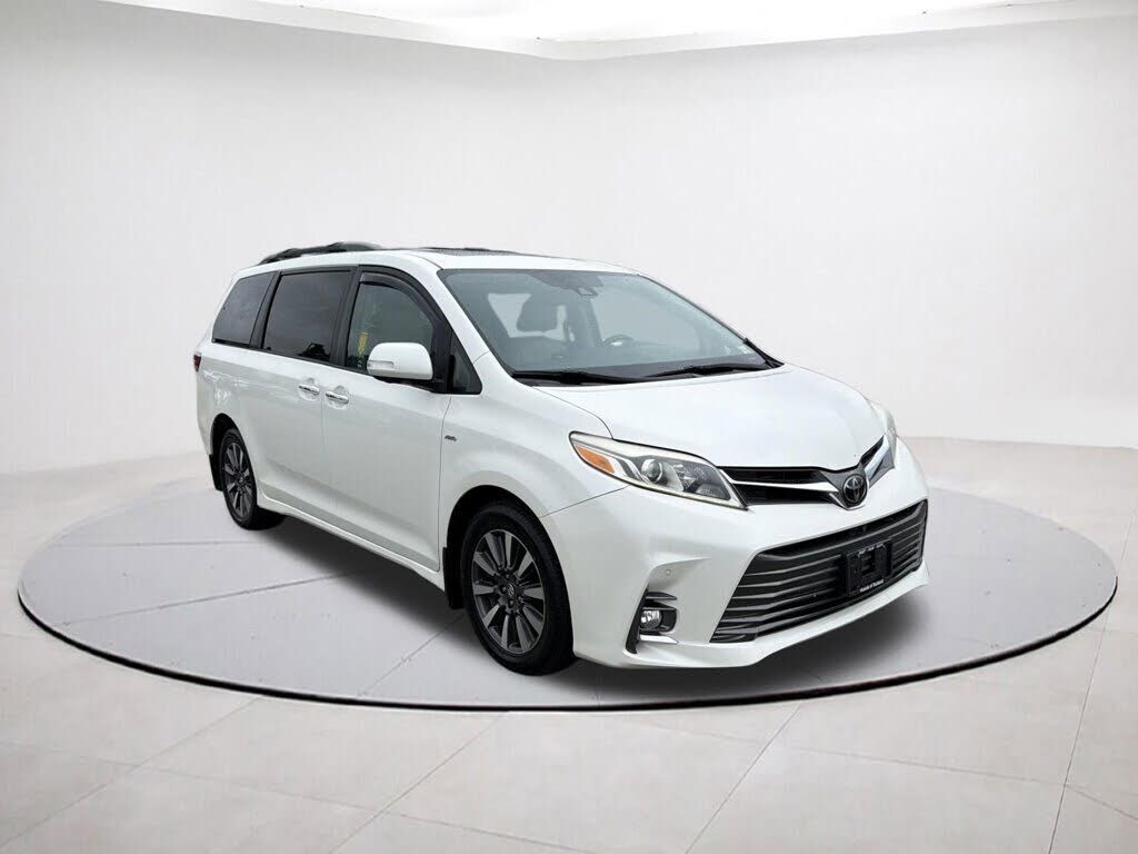 2018 TOYOTA Sienna