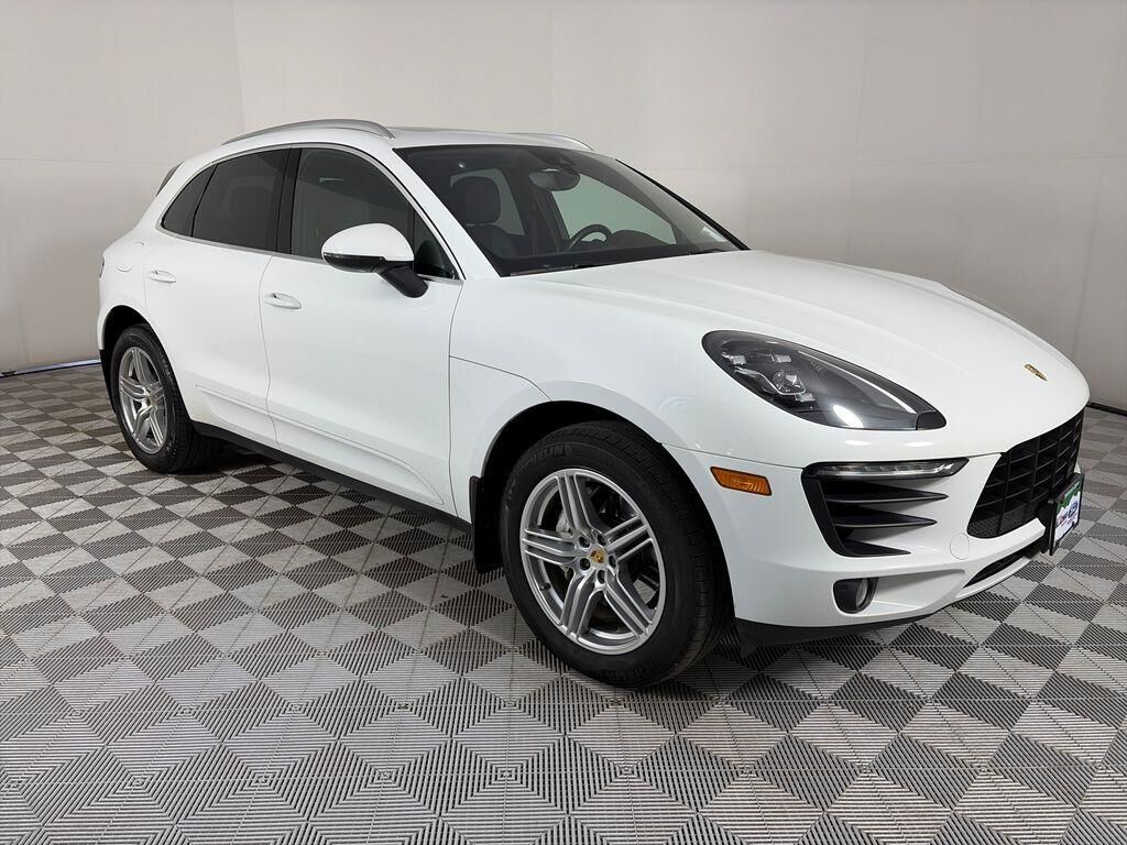 2017 PORSCHE Macan