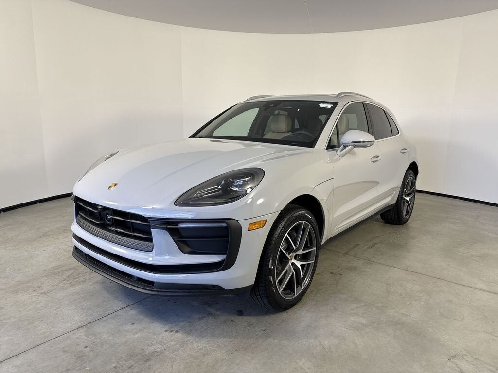 2026 PORSCHE Macan