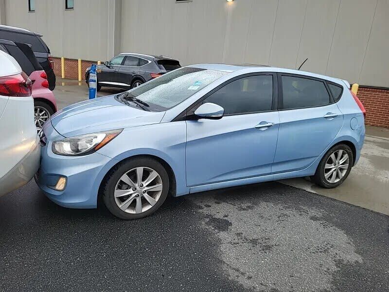 2013 HYUNDAI Accent