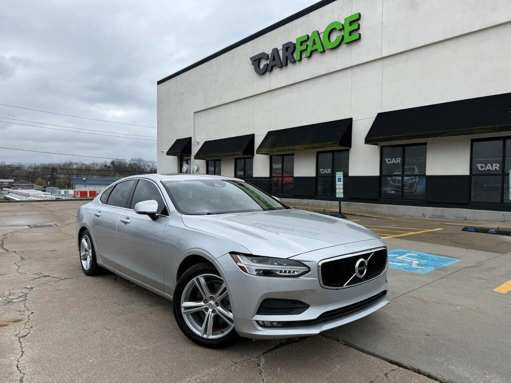 2017 VOLVO S90