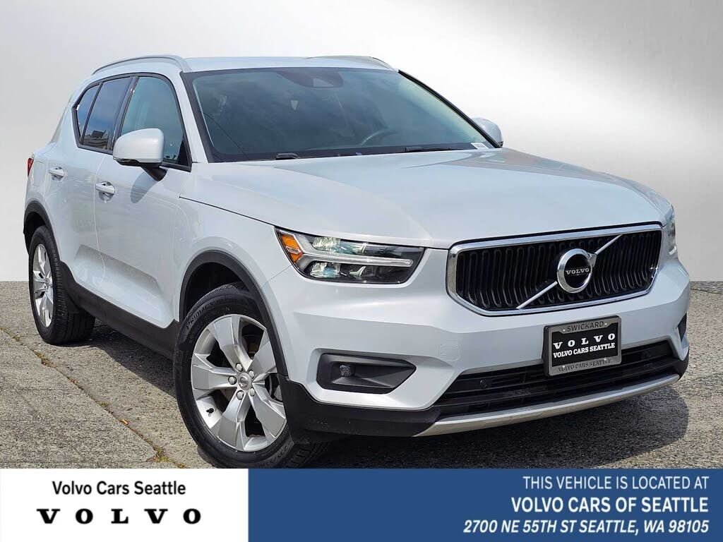 2021 VOLVO XC40