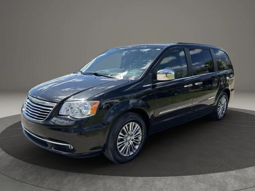 2014 CHRYSLER Town and Country