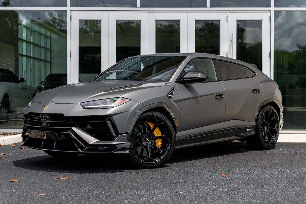 2024 LAMBORGHINI URUS
