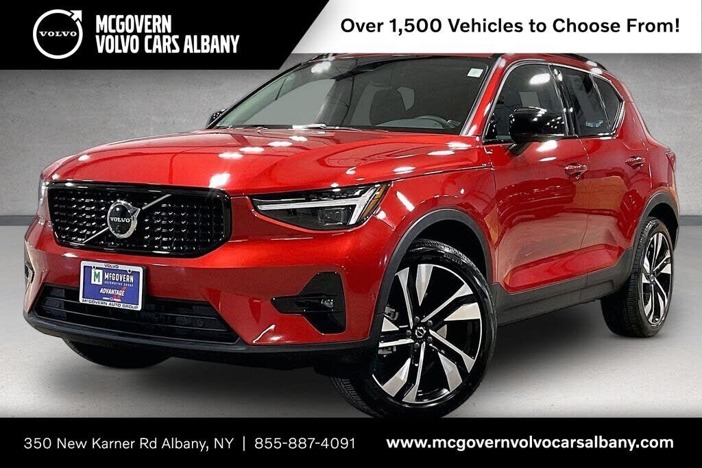 2024 VOLVO XC40
