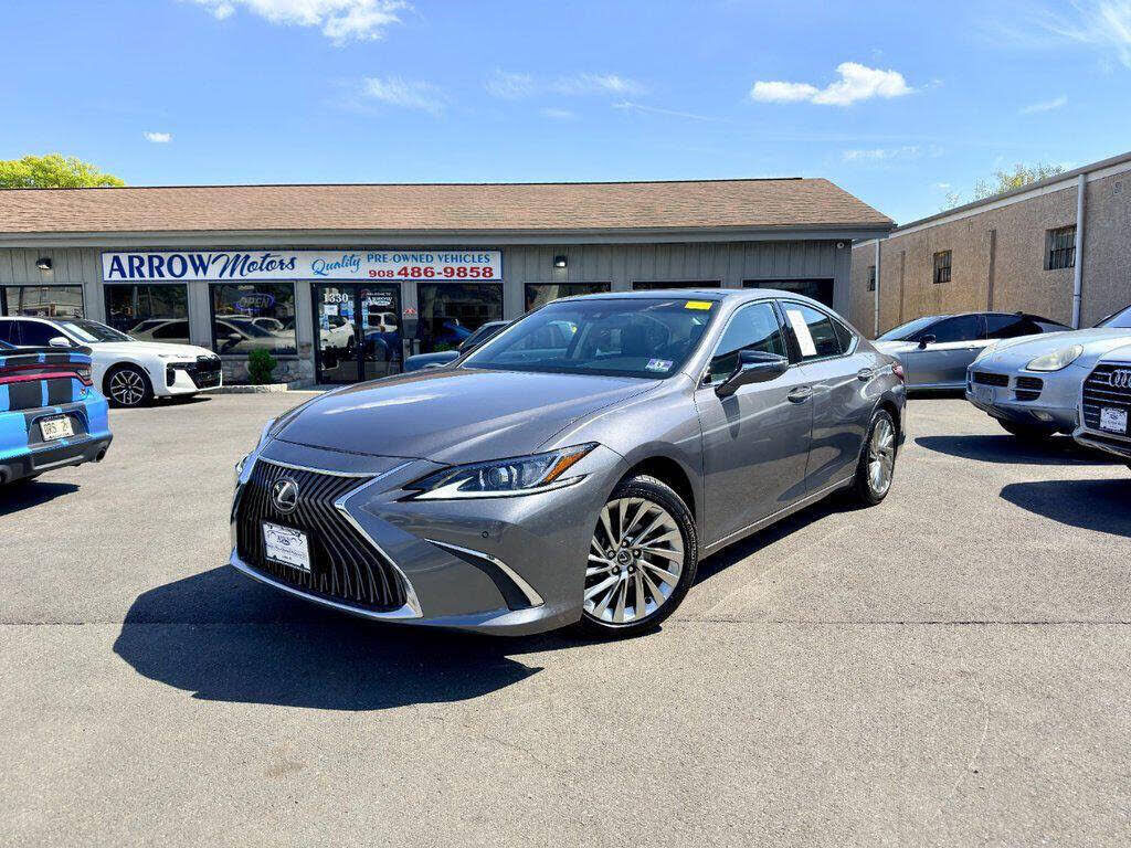 2019 LEXUS ES