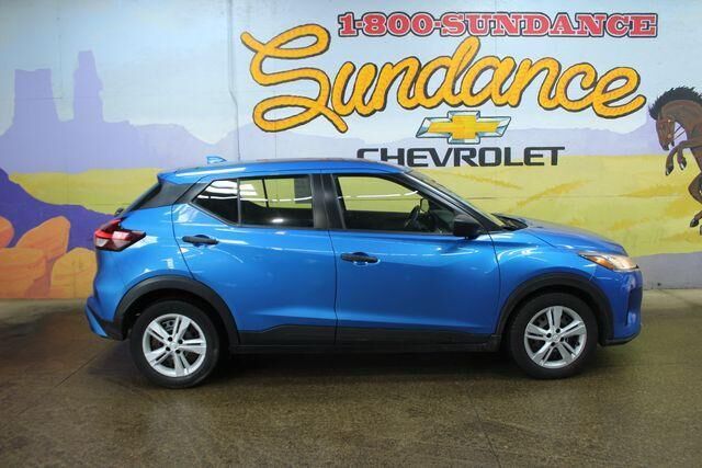 2021 NISSAN Kicks