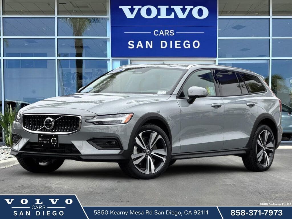 2025 VOLVO V60CC