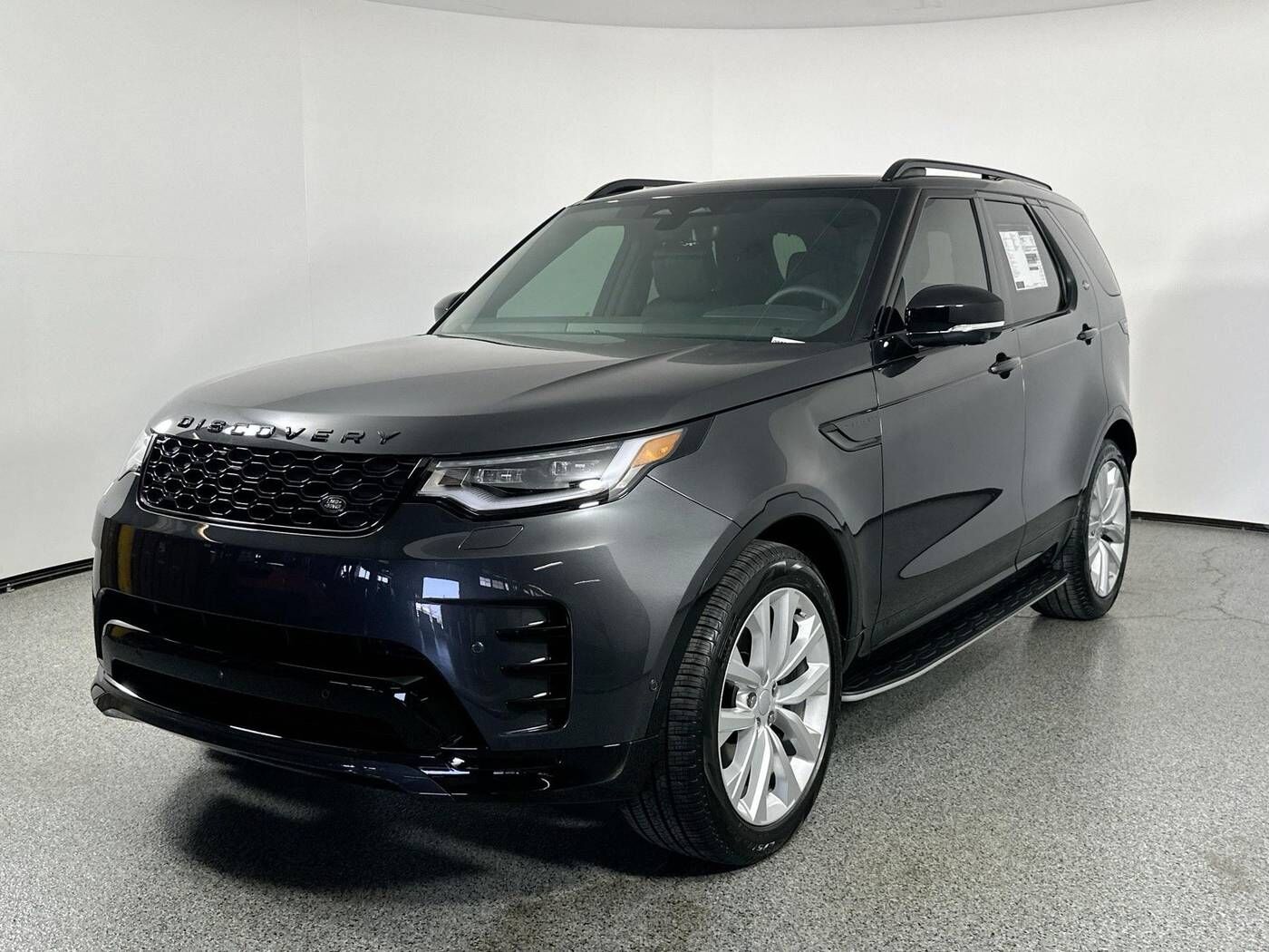 2024 LAND ROVER Discovery