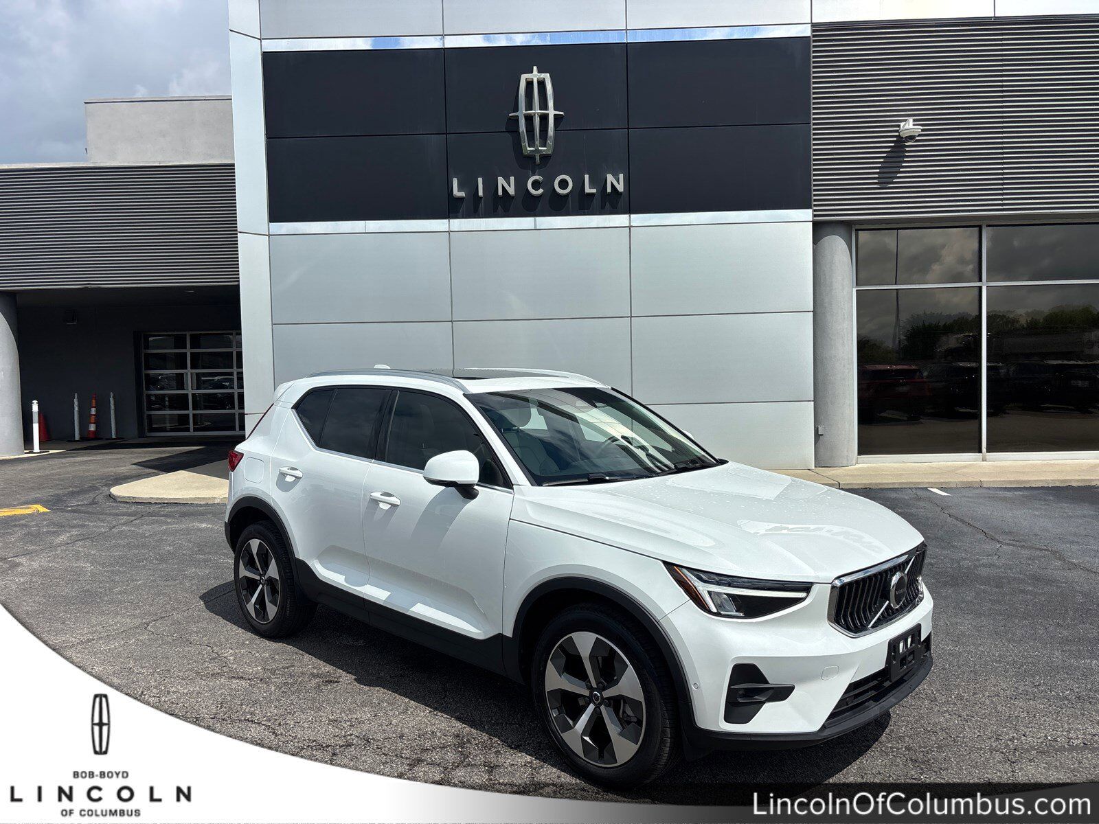 2024 VOLVO XC40