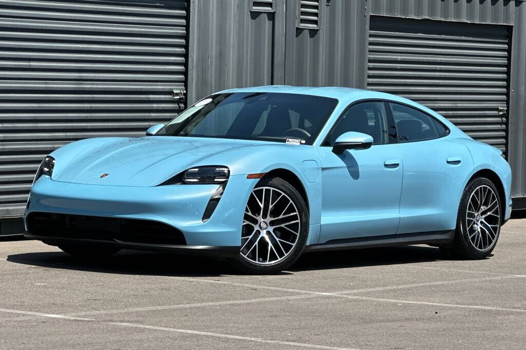 2022 PORSCHE Taycan