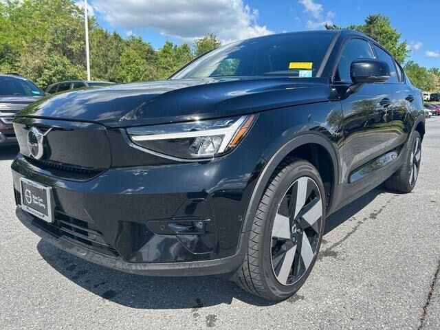 2023 VOLVO C40
