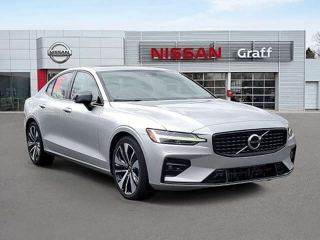 2022 VOLVO S60