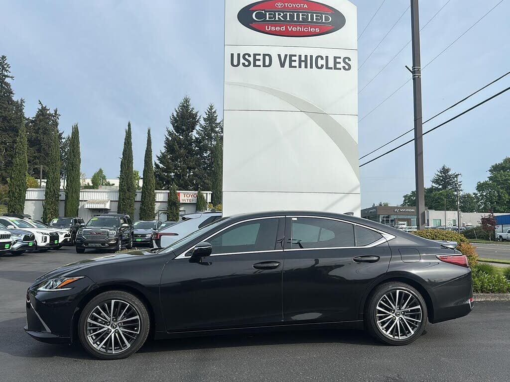 2025 LEXUS ES