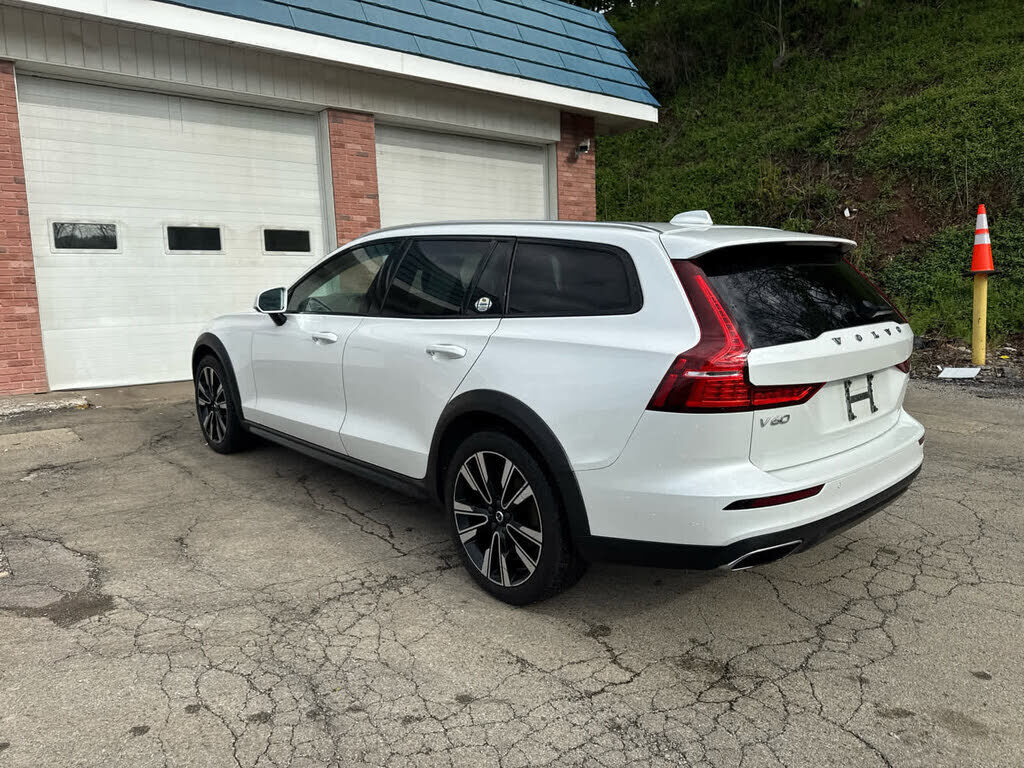 2020 VOLVO V60CC