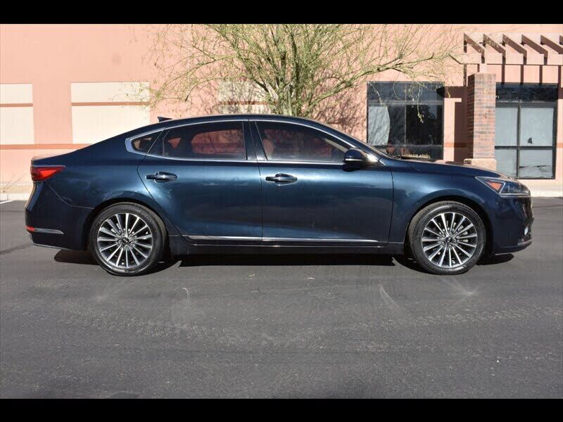 2017 KIA Cadenza