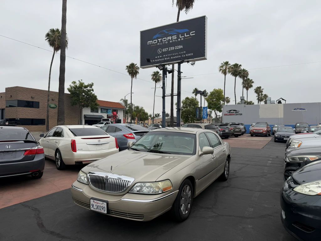 2004 LINCOLN Town Car