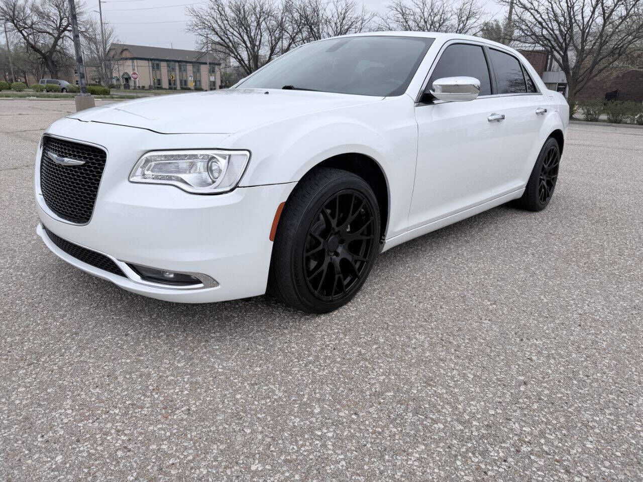 2019 CHRYSLER 300