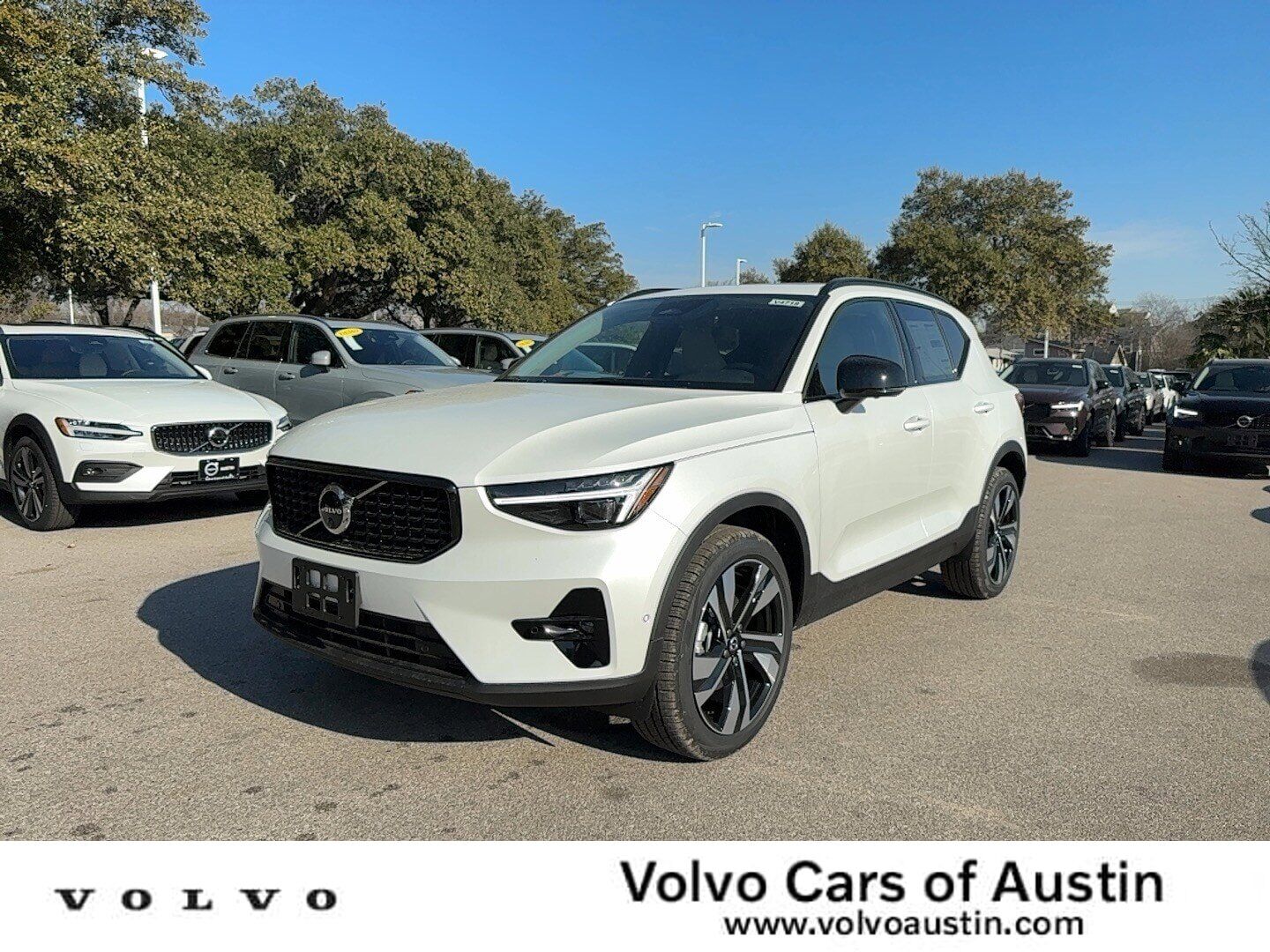 2026 VOLVO XC40