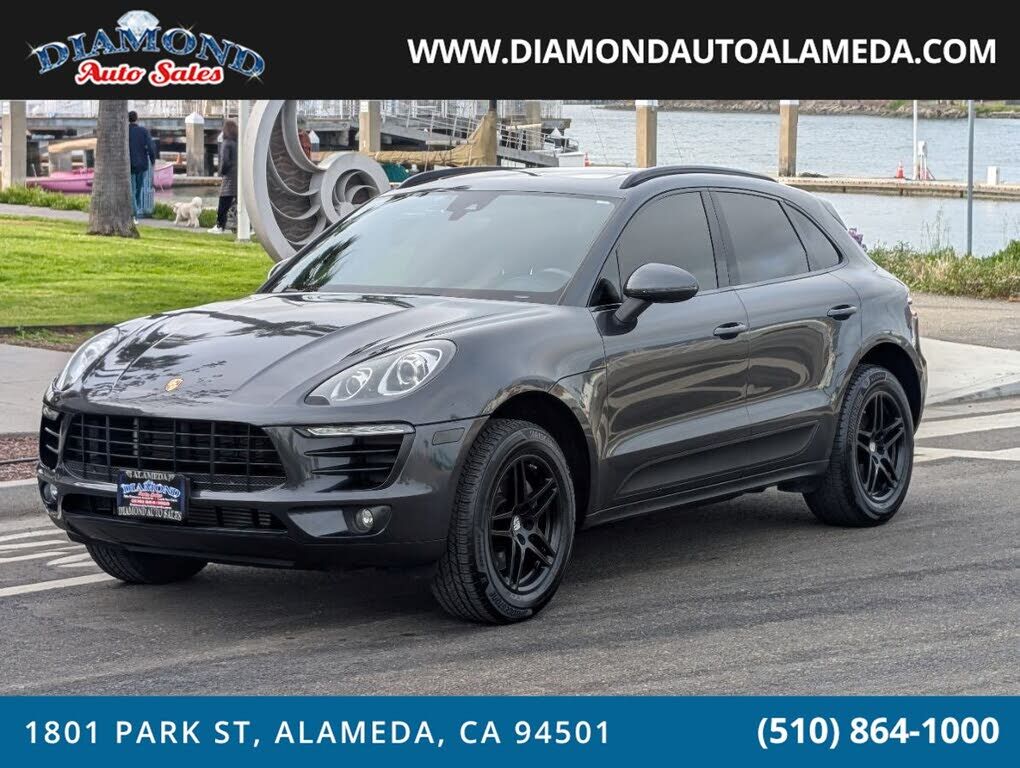 2017 PORSCHE Macan