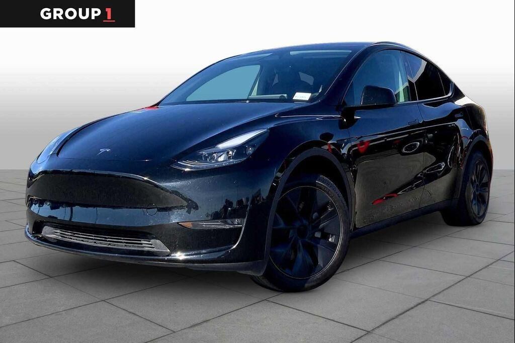 2025 TESLA Model Y