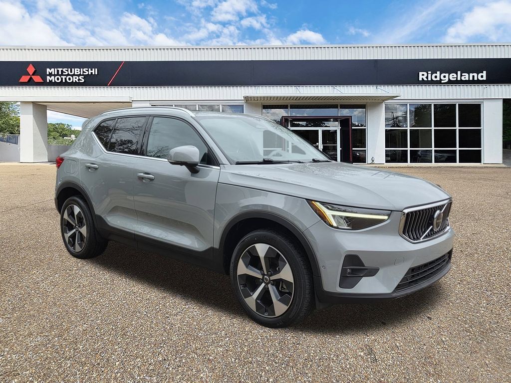 2024 VOLVO XC40