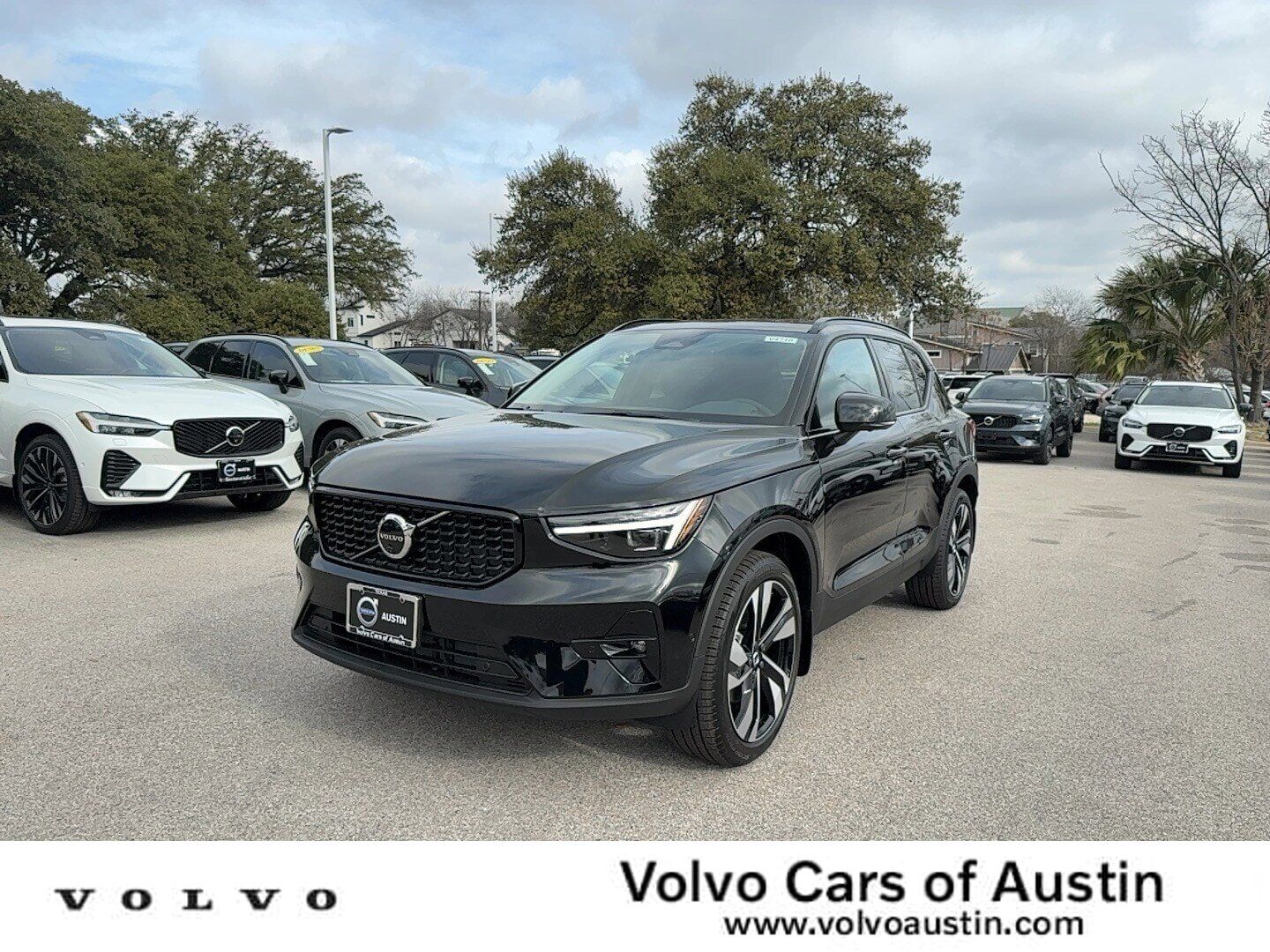 2026 VOLVO XC40