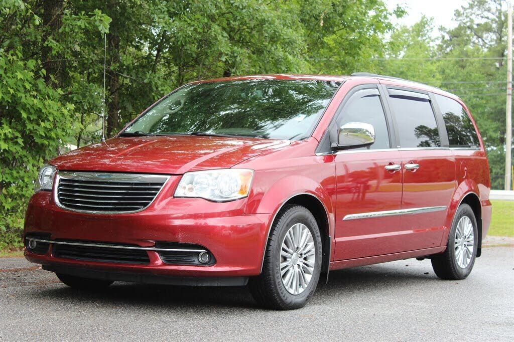 2013 CHRYSLER Town and Country
