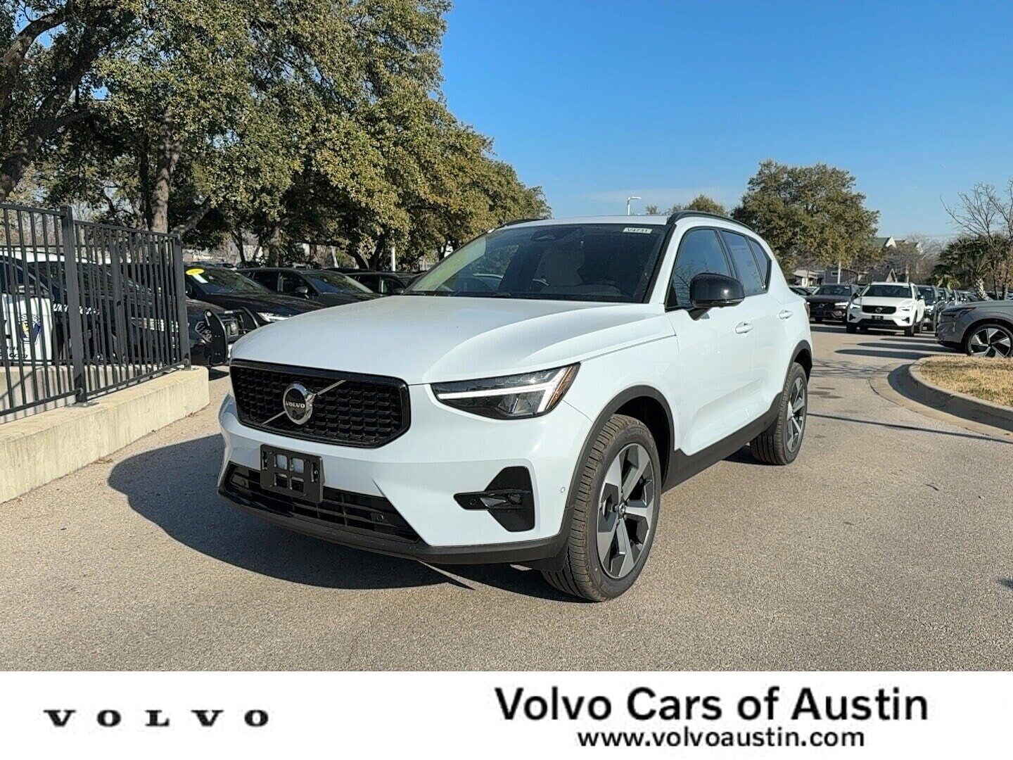 2026 VOLVO XC40