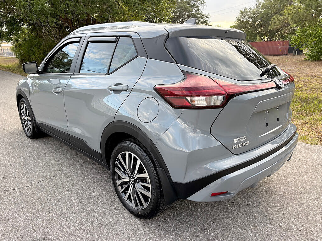 2021 NISSAN Kicks