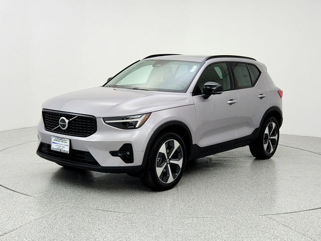 2026 VOLVO XC40
