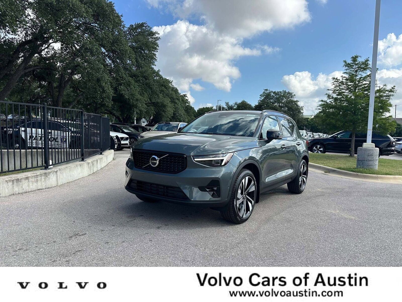 2026 VOLVO XC40