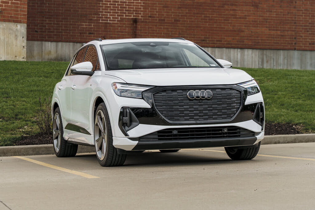 2025 AUDI Q4
