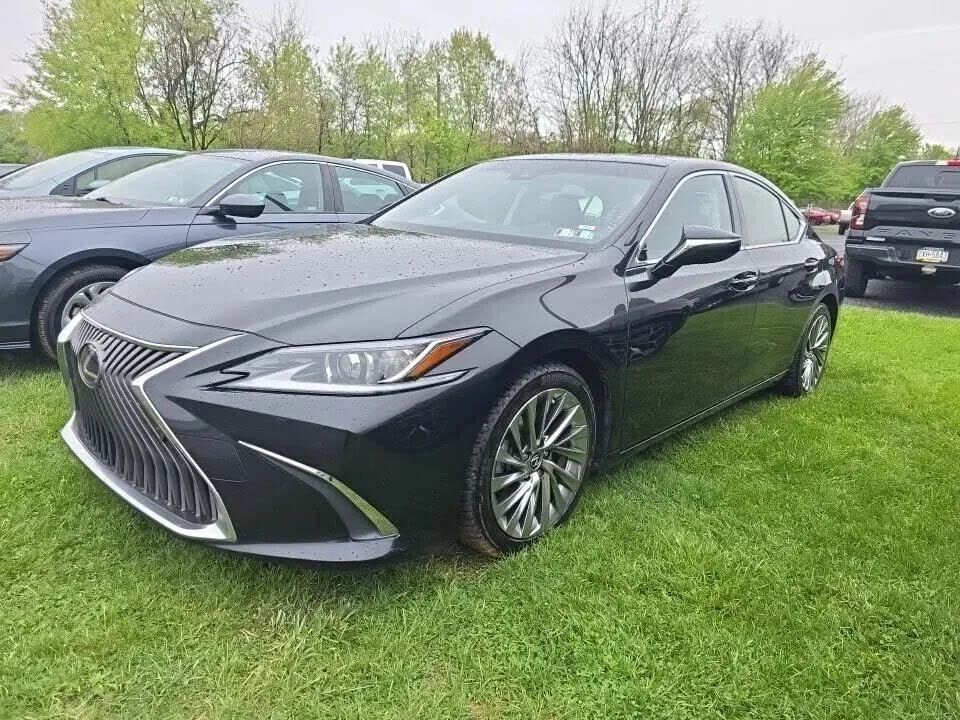 2019 LEXUS ES