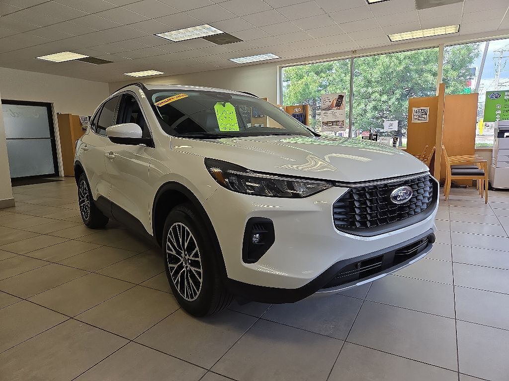 2025 FORD Escape