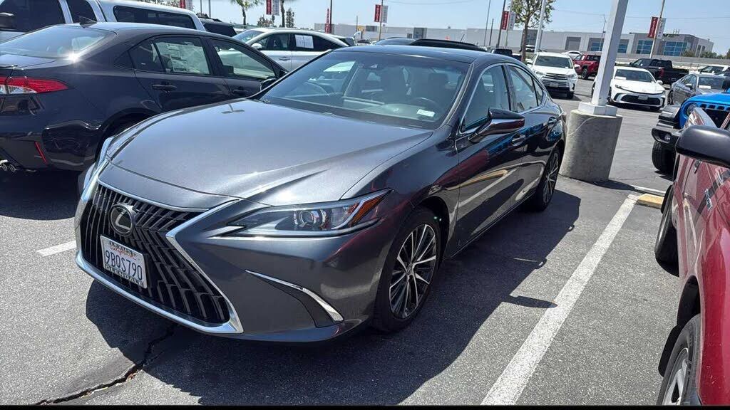 2022 LEXUS ES
