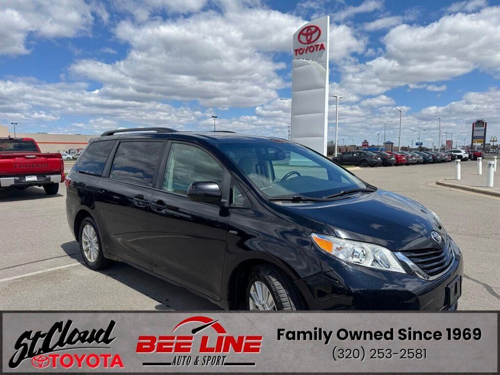 2017 TOYOTA Sienna