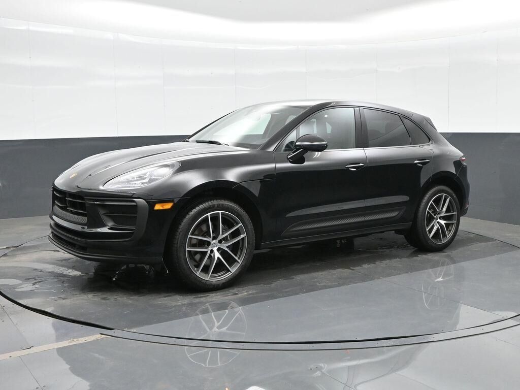 2025 PORSCHE Macan