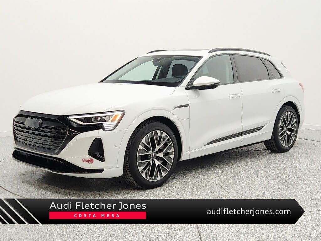 2024 AUDI Q8
