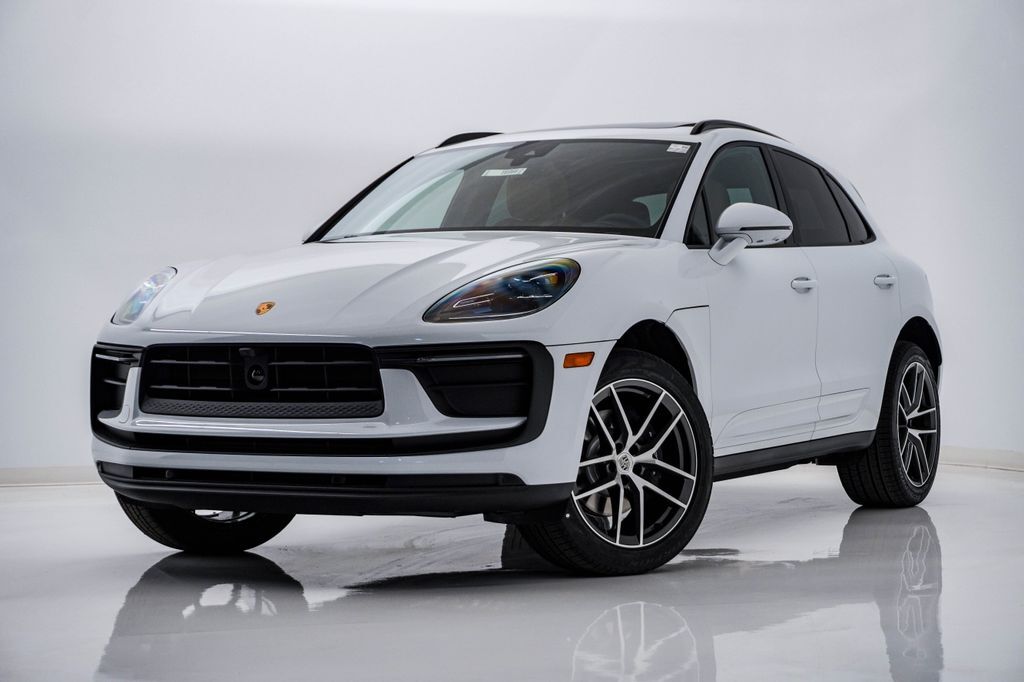 2026 PORSCHE Macan