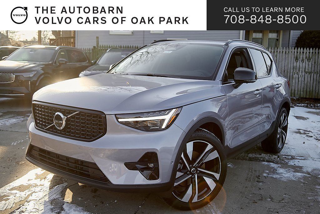 2026 VOLVO XC40
