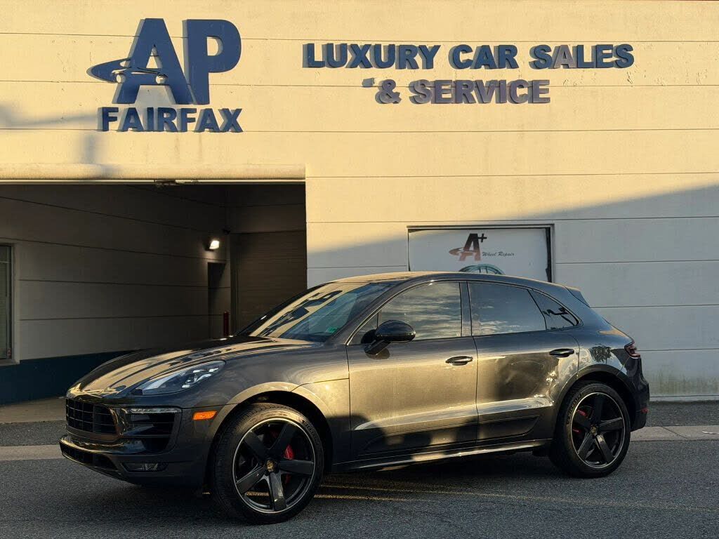 2018 PORSCHE Macan