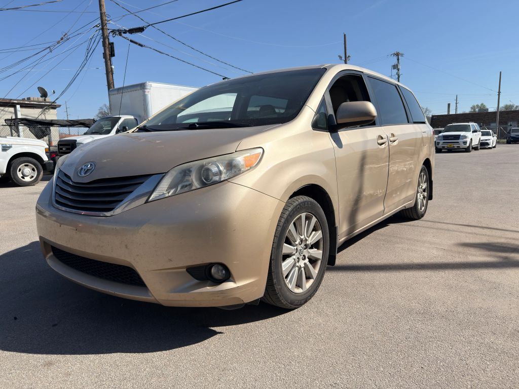 2013 TOYOTA Sienna