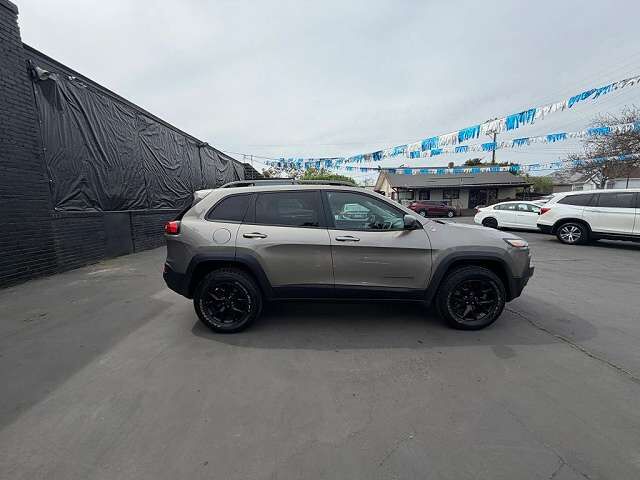 2017 JEEP Cherokee