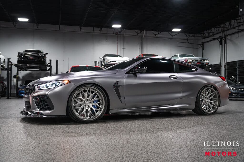 2022 BMW M8