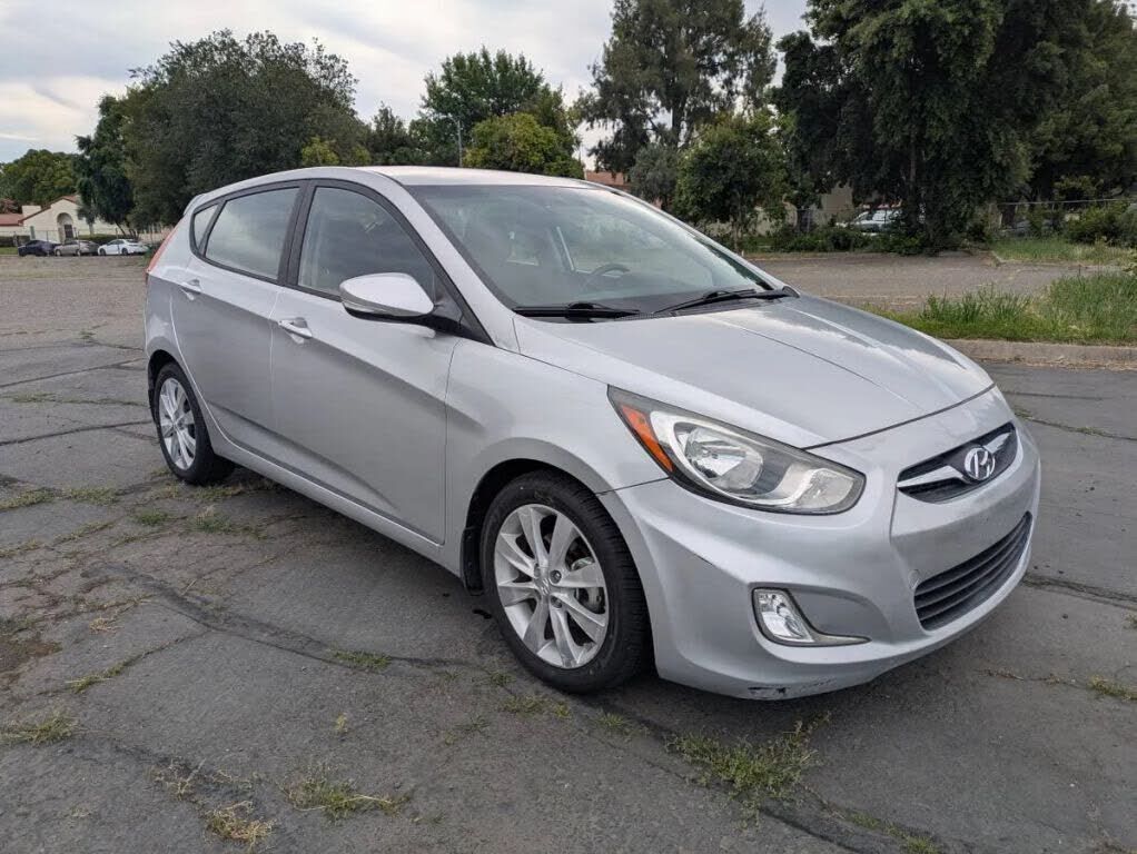 2013 HYUNDAI Accent
