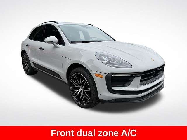 2024 PORSCHE Macan