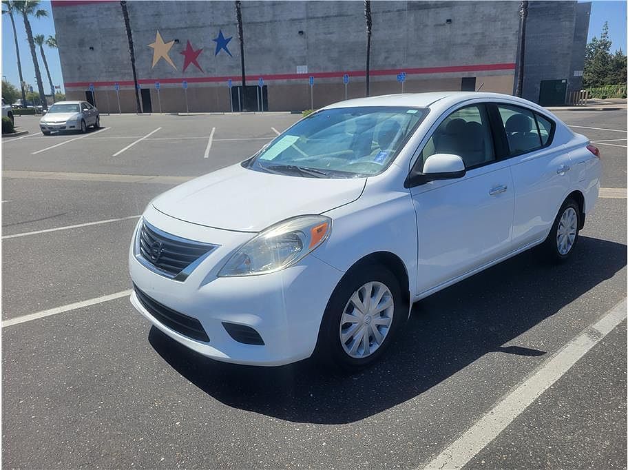 2012 NISSAN Versa